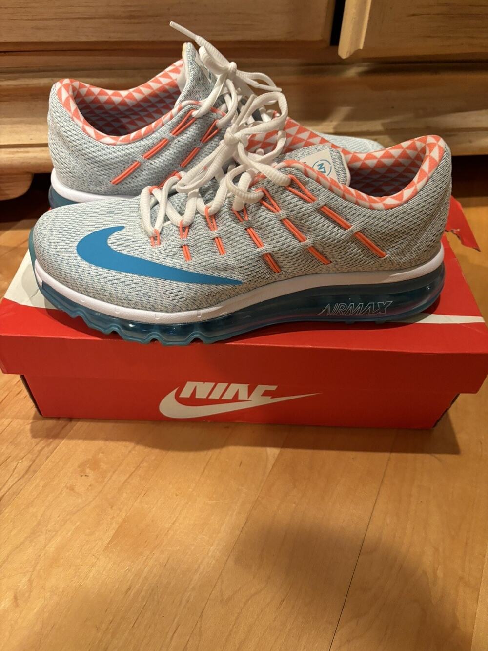 Women’s Nike Air Max 2016 Size 10